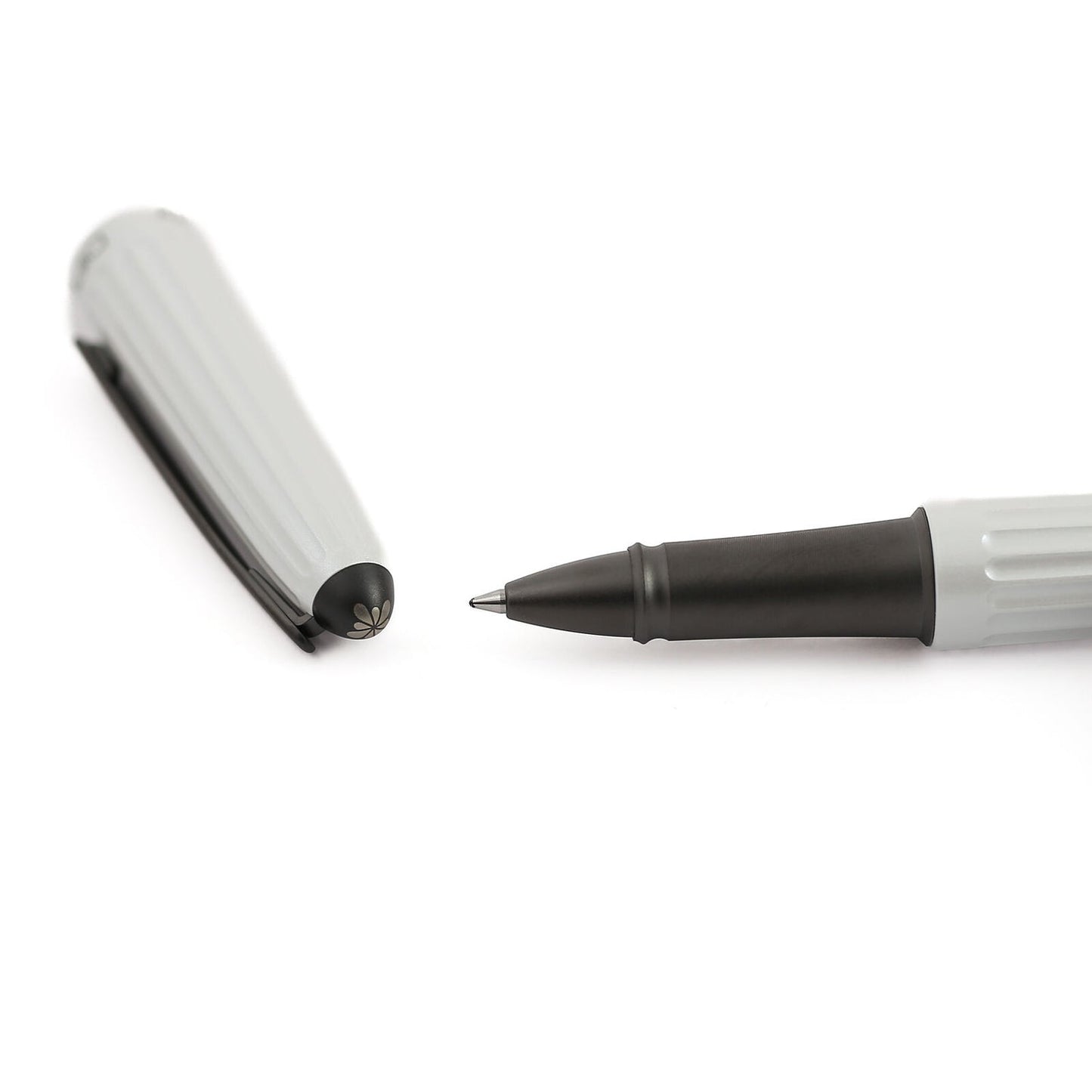 Diplomat Aero Pearl White Roller Ball Pen D40321030